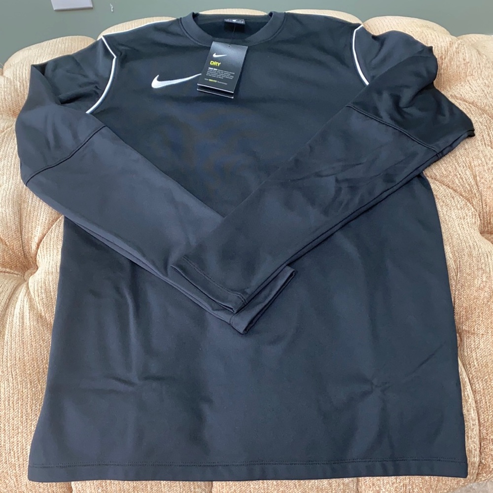 Nike men’s long sleeves t-shirt
